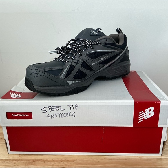 New Balance Black and Gray Athletic Shoes - Picture 1 of 3